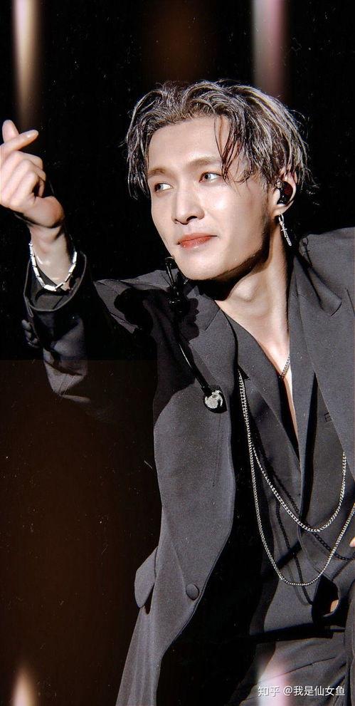 张艺兴的图片大全,光影交错中的青春偶像